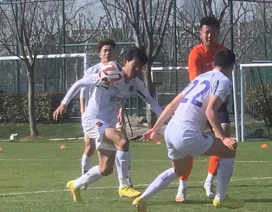 丝袜美腿护士办公室在线观看
