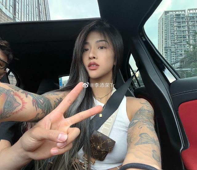 丝袜美腿护士办公室在线观看